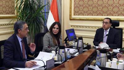 رئيس الوزراء يلتقي الرئيس التنفيذي للهيئة العامة للاستثمار والمناطق الحرة لمتابعة عدد من الملفات