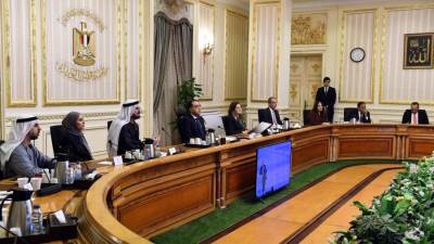 رئيس الوزراء يستعرض مع مسئولين إماراتيين ترتيبات مشاركة مصر بـ«القمة العالمية للحكومات»