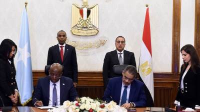 رئيسا وزراء مصر والصومال يشهدان توقيع مذكرة تفاهم للتعاون في المجال الإعلامي
