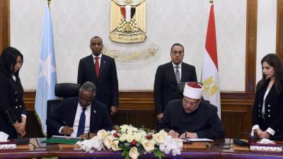 رئيسا وزراء مصر والصومال يشهدان توقيع مذكرة تفاهم لتوسيع التعاون مع وزارة الأوقاف