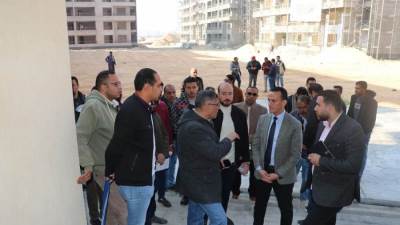 بالصور .. جولة تفقدية لمساعد وزير الإسكان لمشروع محور الاسكان فوق المتوسط بمدينة 6 أكتوبر