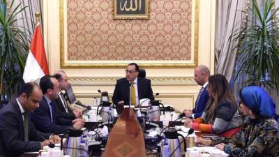 «مدبولى»يتابع مع رئيسي «الرقابة المالية»و«البورصة»تطورات سوق الأوراق المالية 