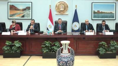 وزير السياحة يعقد اجتماعًا لمتابعة الموقف التنفيذي لمشروعات تطوير الأنظمة الإلكترونية