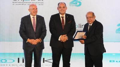 وزير الصناعة: نسعى لتعزيز الشراكة مع القطاع الخاص للوصول بالصادرات لـ100 مليار دولار