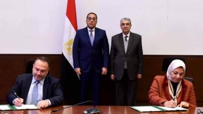 «مدبولى» يشهد توقيع عقدى تقديم خدمات استشارية بالكهرباء والطاقة الجديدة