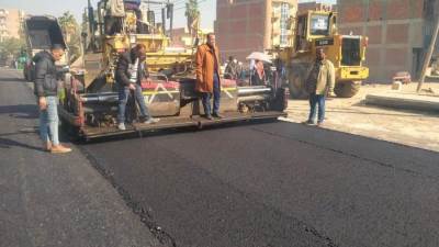 محافظ الجيزة يتابع جهود تطوير ورصف الطرق بالحوامدية وابو النمرس والبدرشين 