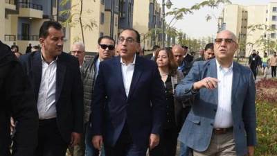 رئيس الوزراء يتفقد المشروعات الجاري تنفيذها بمدينة "حدائق العاصمة"