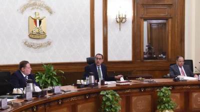 «مدبولى» يتابع موقف تطبيق منظومة الشحن المسبق وإجراءات تيسير الإفراج عن البضائع بالموانئ