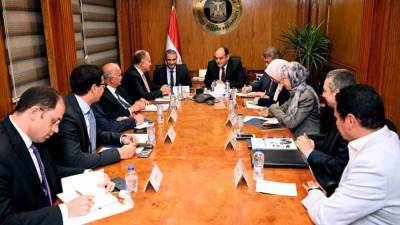 وزير الصناعة يبحث  فرص ومقومات تطوير صناعة الجلود والمنتجات الجلدية في مصر