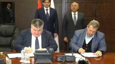  وزير النقل يشهد توقيع عقد انشاء ورشة لصيانة وعمرة عربات القطارات الروسية  بأبوزعبل