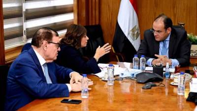 وزير التجارة يبحث مع رؤساء المجالس التصديرية زيادة معدلات التصدير وفتح أسواق جديدة