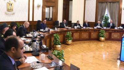 «مدبولي» يستعرض مخططات الجزء الغربي من الشريط الساحليّ بمدينة العلمين الجديدة