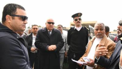 بالصور .. محافظ قنا يقود حملة مكبرة لإزالة عدد من الأدوار المخالفة بنجع حمادى