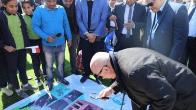 رئيس القابضة للمياه يتفقد الخط الساخن لمياه أسوان ويشيد ببرامج التوعية المائية