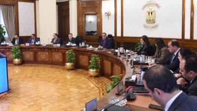 رئيس الوزراء يتابع خطوات تنفيذ خطة الطروحات الحكومية بالبورصة 