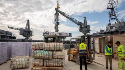 «اقتصادية قناة السويس» تعلن التشغيل التجريبي للرصيف الجديد بميناء العريش واستقبال أول سفينة تتجه لميناء اللاذقية