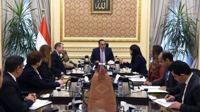 مدبولي يلتقي نائب رئيس البنك الأوروبي لإعادة الإعمار: نتطلع لتعاون أكبر بمشروعات الطاقة وتحلية المياه