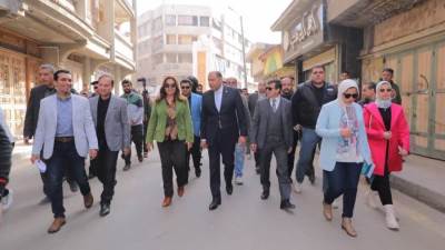 بالتعاون مع جهاز تعمير الساحل .. محافظ دمياط تفتتح مشروع تطوير 4 شوارع رئيسية بفارسكور 