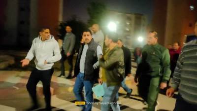 خلال جولة ليلية .. رئيس جهاز مدينة النوبارية يتفقد منطقة الـ1000 وحدة وابني بيتك