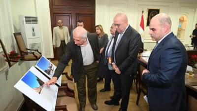 وزير الإسكان يستعرض التصميمات الداخلية للفنادق والنزل البيئى بمشروع تطوير موقع التجلى الأعظم بسانت كاترين