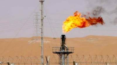 الأولى من نوعها .. «البترول» تعلن طرح مزايدة عالمية لتنمية 8 حقول بخليج السويس والصحراء الشرقية 