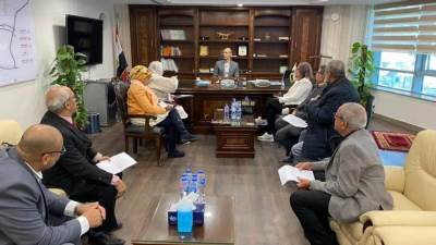 رئيس جهاز " القاهرة الجديدة" يلتقى عدداً من سكان حي اللوتس للاستماع إلى آرائهم ومناقشة الشكاوى