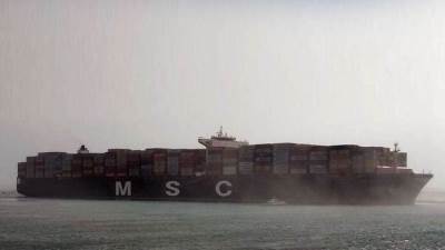 قناة السويس:نجاح تعويم سفينة الحاويات  MSC ISTANBUL  واستئناف عبورها بالقناة مرة أخرى
