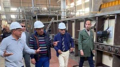 خلال زيارة مفاجئة لشركة النصر للزجاج .. وزير قطاع الأعمال يوجه بتنفيذ برامج الصيانة فى مواعيدها للحفاظ على خطوط الإنتاج