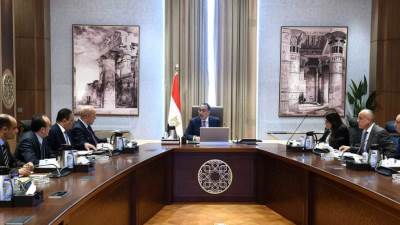 «مدبولى» يكلف وزير الإسكان بتوفير قطعة أرض لأحد المستثمرين القطريين 