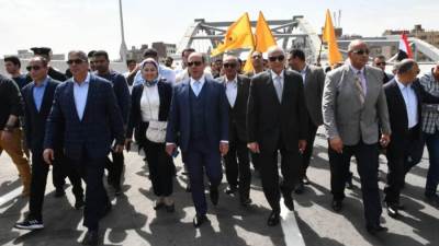 بالصور .. محافظ الجيزة ورئيس الجهاز المركزى للتعمير يشهدان التشغيل التجريبي  لمحور الفريق كمال عامر بالجيزة 