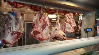 الحكومة تكشف حقيقة استيراد شحنات لحوم مصابة بجنون الأبقار وطرحها بالأسواق