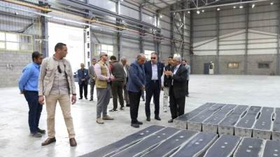 وزير قطاع الأعمال خلال زيارته لسيجوارت: تطوير الشركة وإضافة خطوط إنتاج جديدة لتوفير متطلبات المشروعات العملاقة بقطاع النقل