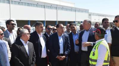 بالصور .. رئيس الوزراء يتفقد مصنع شركة " السويدي الوطنية للصناعات والمشروعات الهندسية" بالسخنة