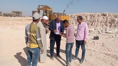 «هارب» يتفقد  أعمال مرافق عمارات الاسكان الاجتماعي بسوهاج الجديدة 
