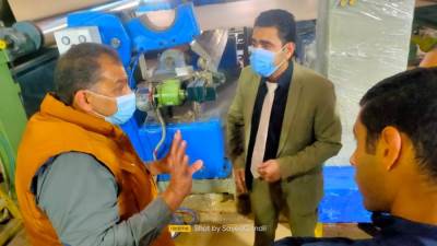 خلال جولته بالشركة المصرية للصناعات الورقية .. رئيس جهاز النوبارية يوجه بالتواصل مع أصحاب المصانع المغلقة وعودتها للعمل 