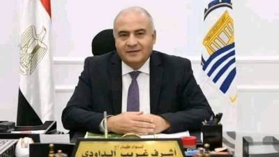 محافظ قنا يحيل مهندسين للنيابة العامة بسبب تسهيلهم البناء علي أراضي زراعيه وأملاك دولة