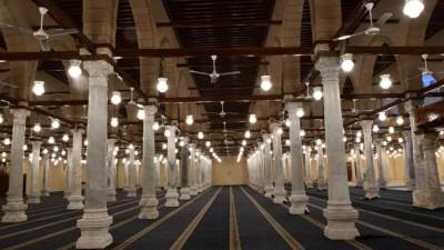 وزير الإسكان: مسجد عمرو بن العاص فى أبهى صورة استعدادا لشهر رمضان بعد أعمال التطوير والترميم