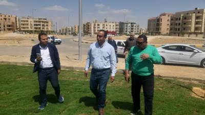 رئيس جهاز الشروق يَتابع أعمال الزراعه والتجميل بالسابعه عمارات بالمدينه 