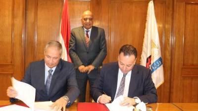لينتهى نزاعا استمر 12 عاما.. وزير قطاع الأعمال يشهد توقيع اتفاق تسوية بين «النيل لحليج الأقطان»والقابضة للتشييد والتعمير
