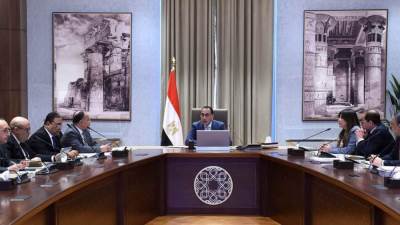 رئيس الوزراء يناقش مقترحات التوسع فى إقامة المشروعات التى تعمل بنظام المناطق الحرة الخاصة