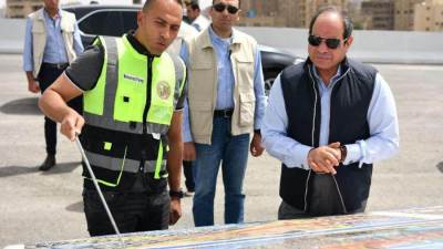 السيسي خلال جولته بمشروعات الطرق بالجيزة: تطوير المحاور والطرق لتحسين معيشة المواطنين وتحقيق عوائد اقتصادية 