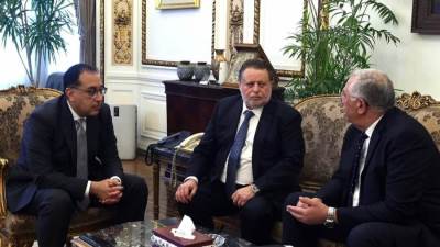 رئيس الوزراء يتابع موقف توفير احتياجات السوق المحلية من الأعلاف والذرة الصفراء وفول الصويا 