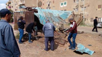 حملات  مكثفة لرفع الاشغالات بكافة أحياء مدينة العاشر 