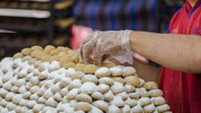 «التموين»: طرح "كعك العيد" بتخفيضات تصل إلى 25% بالمجمعات الاستهلاكية