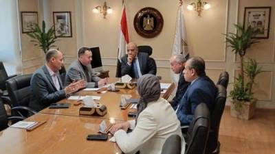 وزير قطاع الأعمال يوجه بزراعة الذرة الشامية والصفراء في أراضي شركة جنوب الوادي بتوشكى