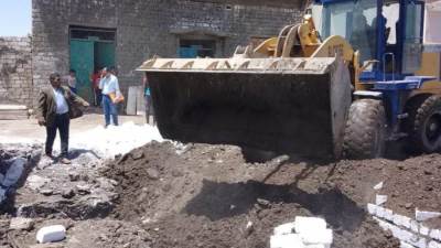 إزالة 5 حالات تعد بالبناء على أراضى زراعية بسمالوط بالمنيا