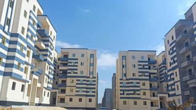 وزير الإسكان يتابع تنفيذ وحدات «سكن كل المصريين »والخدمات بمدينة «العبور الجديدة »
