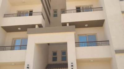 وزير الإسكان يتابع سير العمل بوحدات المبادرة الرئاسية " سكن كل المصريين " الجاري تنفيذها بمدينة 15 مايو