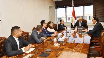 وزير الإسكان يلتقى مسئولى "الهابيتات" لاستضافة مصر للمنتدى الحضرى العالمى 