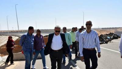 «مسئولو الإسكان» يتفقدون مشروعات الطرق الجاري تنفيذها بالقاهرة الجديدة